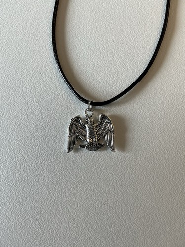 Halskette mit schwarzem